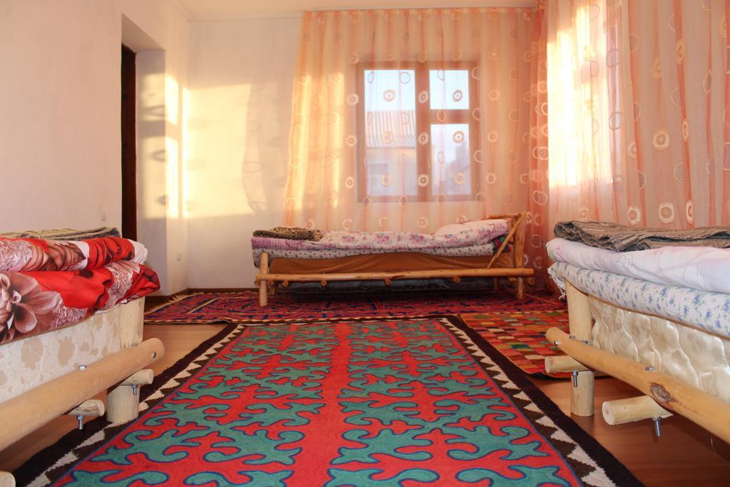 Guest House Guljan Bokonbayevo エクステリア 写真
