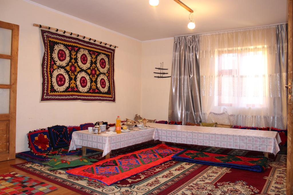 Guest House Guljan Bokonbayevo エクステリア 写真