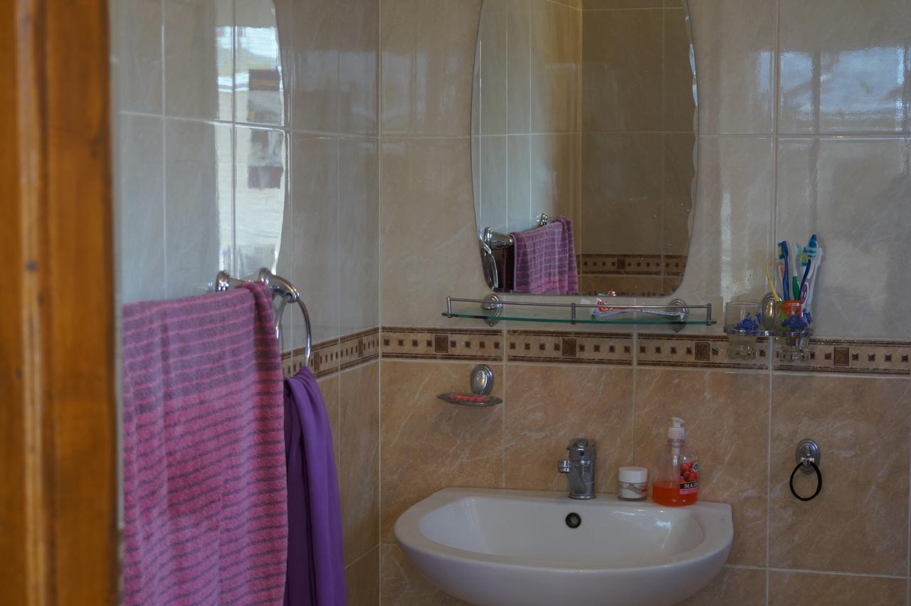 Guest House Guljan Bokonbayevo エクステリア 写真